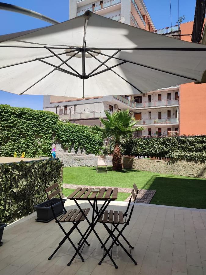 Appartamento Incantevole Con Parcheggio E Giardino Catánia Buitenkant foto